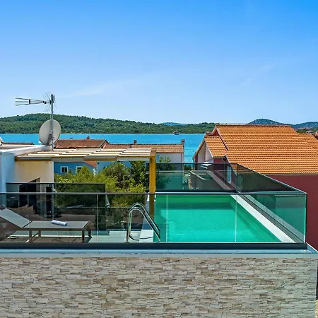 Stunning In With Outdoor Swimming Pool *