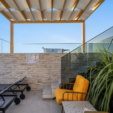 Stunning In With Outdoor Swimming Pool * Srima