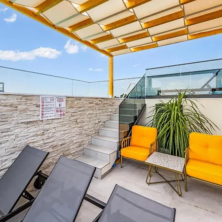 Stunning In With Outdoor Swimming Pool Holiday home Srima