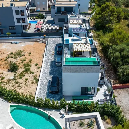 Holiday home Stunning In With Outdoor Swimming Pool *